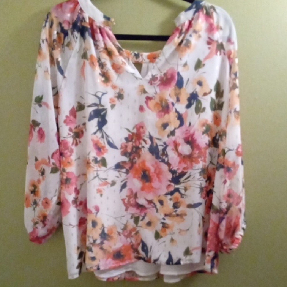Womans 1X Vince Camuto Cream Flutter Sleeve Blouse with Ruffled Lightweight - Picture 4 of 4
